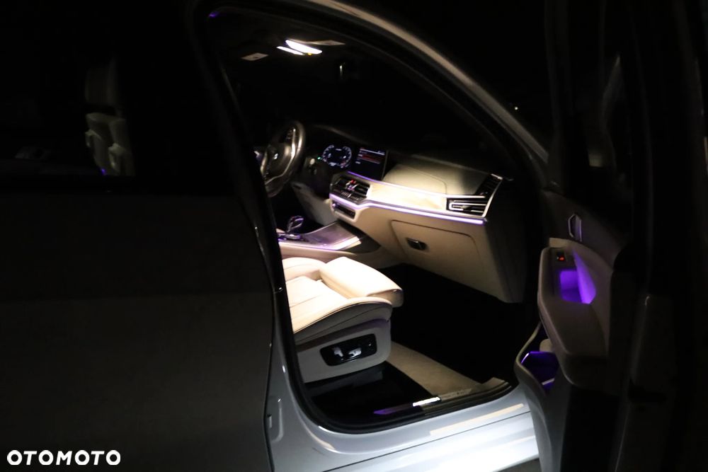 BMW X7 M50i sport - 38