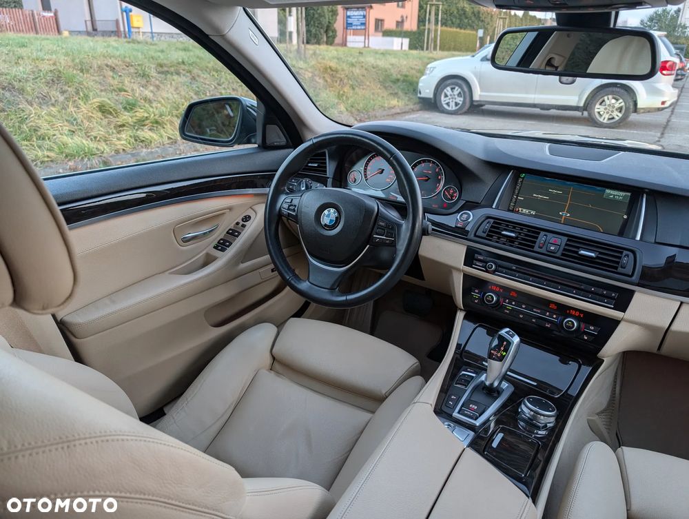 BMW Seria 5 535i xDrive - 11