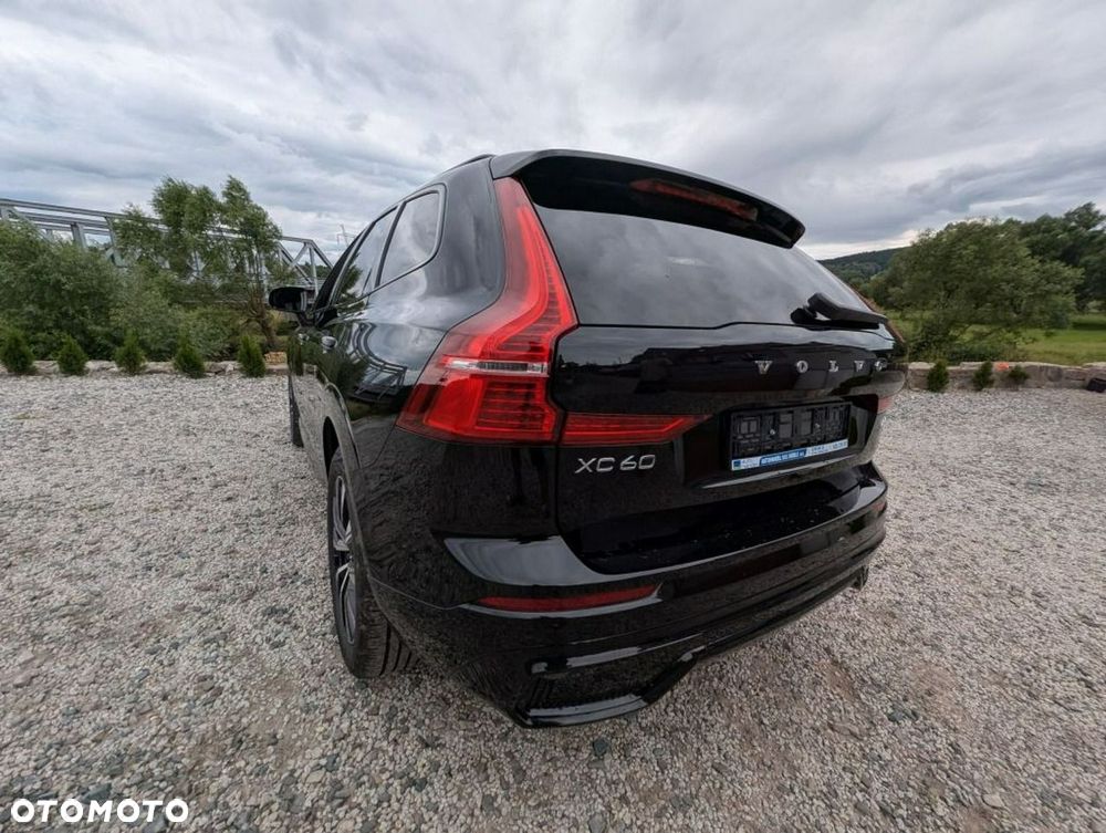 Volvo XC 60 B4 D Plus Dark - 11
