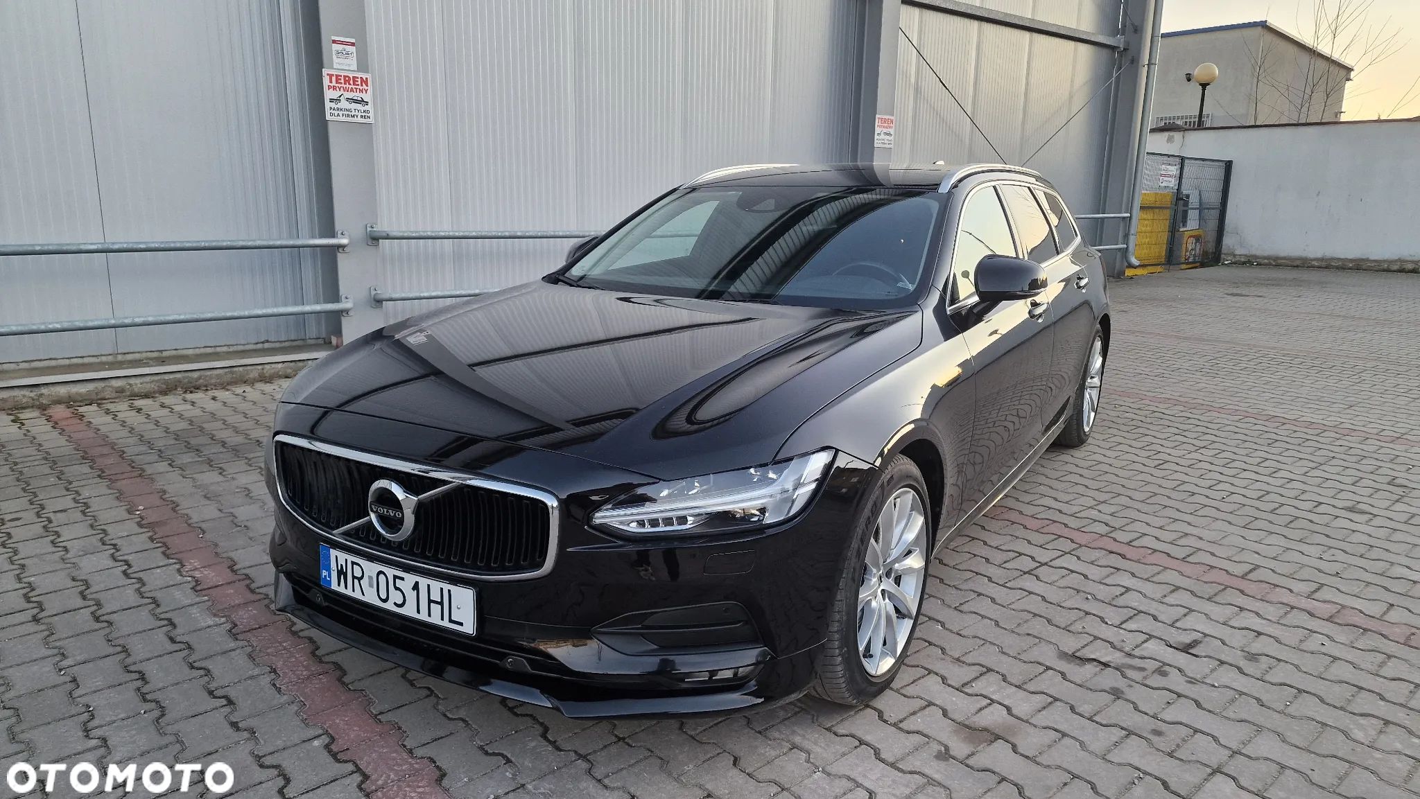 Volvo V90 D4 Momentum - 1