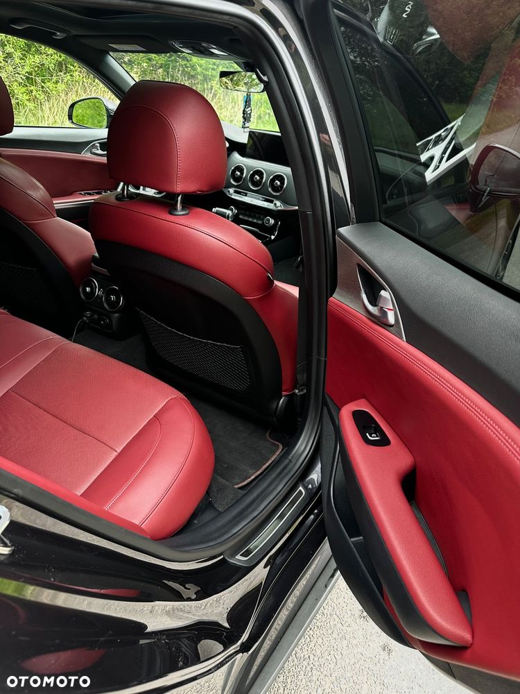 Kia Stinger - 9
