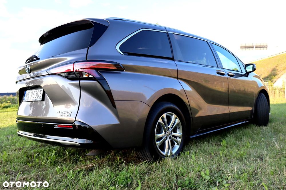 Toyota Sienna - 4