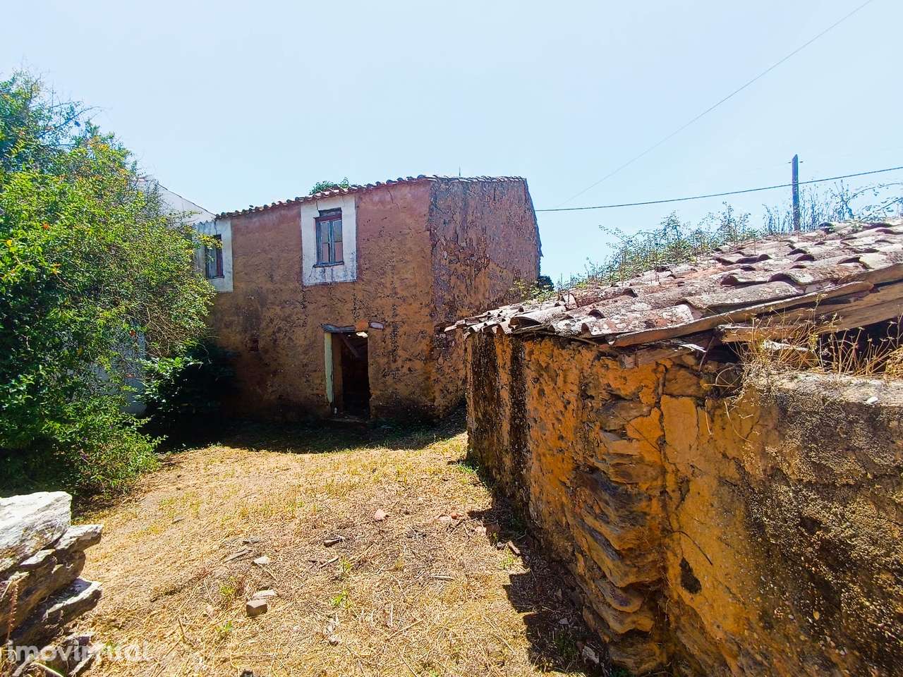 Abrantes, Cabeça Gorda, terrenos com ruínas-Junto à Albufeira de Caste - Grande imagem: 4/26