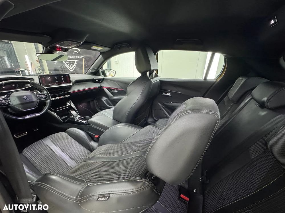 Peugeot 208 PureTech 130 EAT8 GT - 4