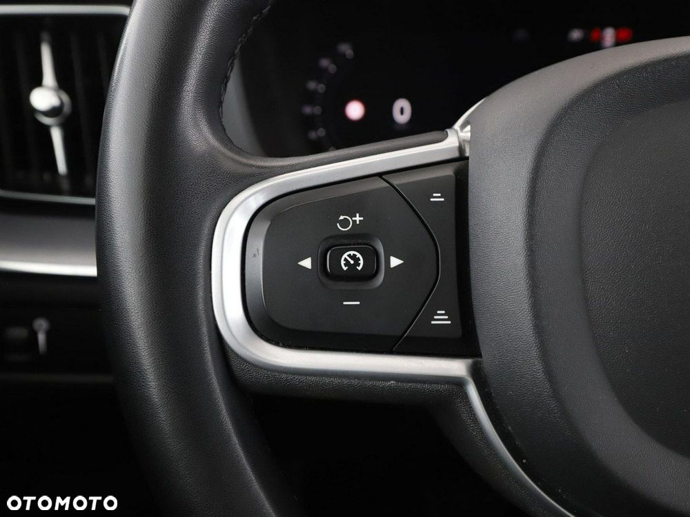 Volvo XC 60 B4 D Geartronic Momentum Pro - 31