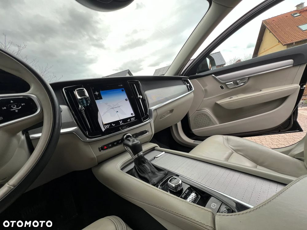 Volvo V90 Cross Country D5 AWD Pro - 35