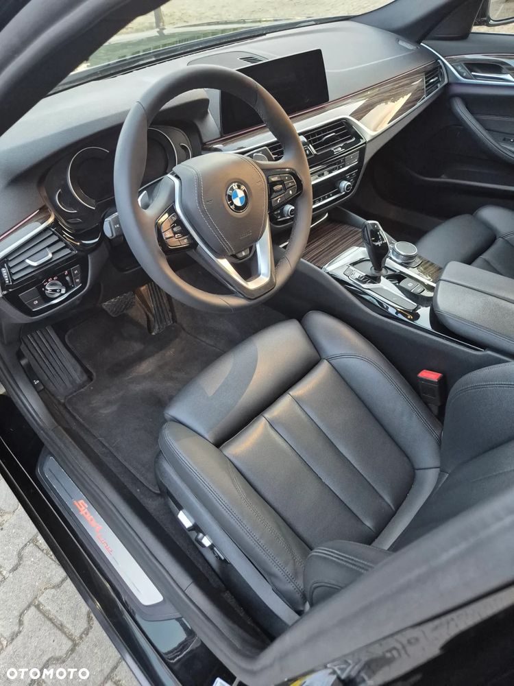 BMW Seria 5 530i xDrive GPF Sport Line sport - 13