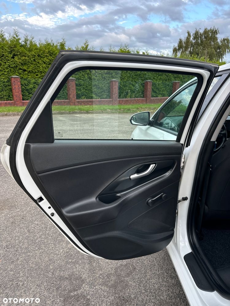 Hyundai i30 1.6 CRDI Intro - 32