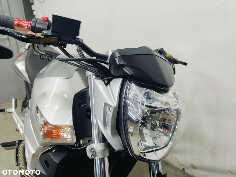 Suzuki GSR - 5