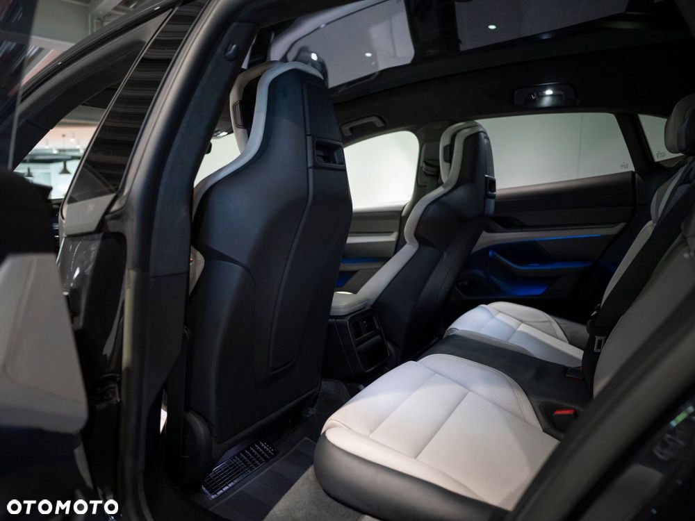 Porsche Taycan Turbo S - 23