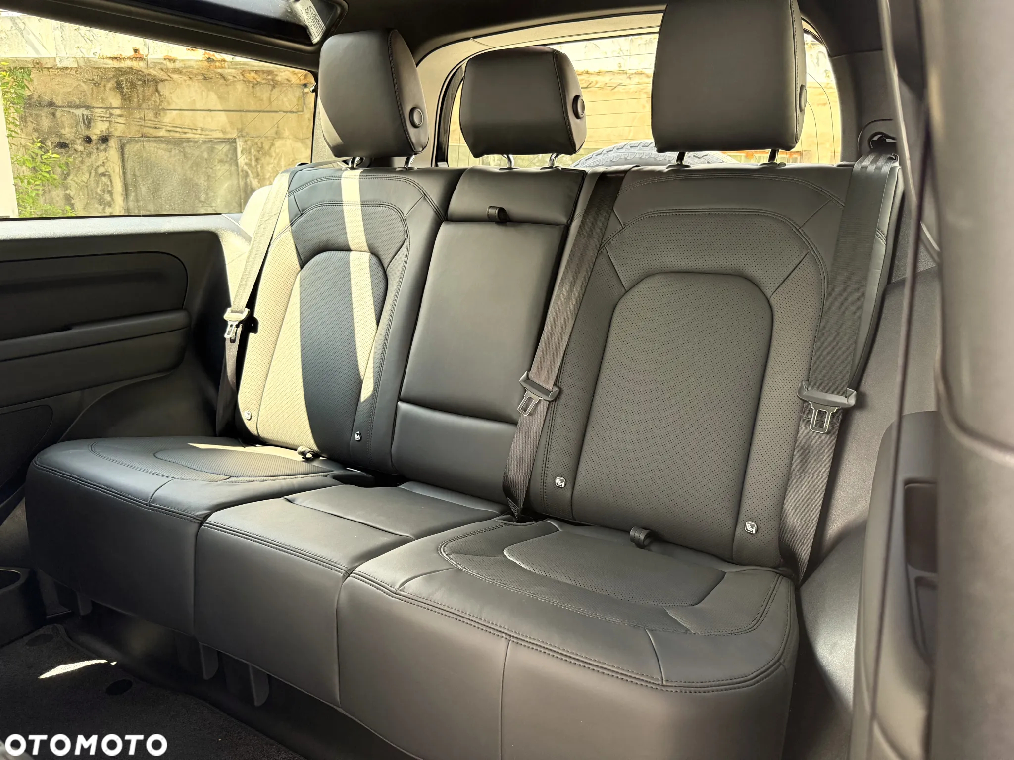 Land Rover Defender 90 D300 X-Dynamic HSE - 6