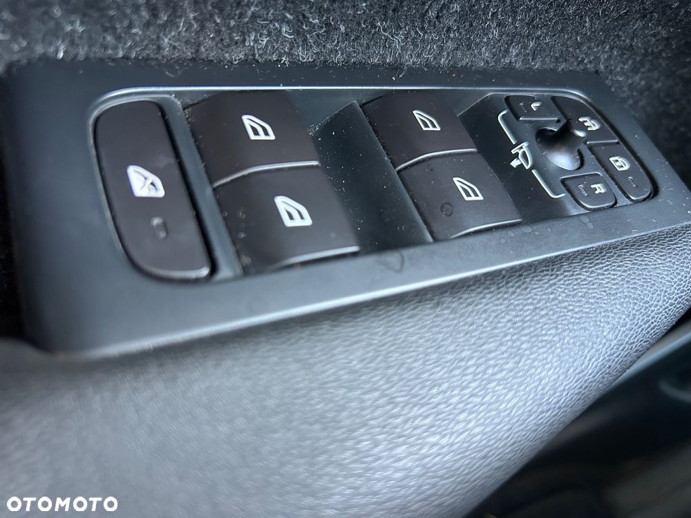 Volvo XC 40 T5 AWD Momentum Pro - 22