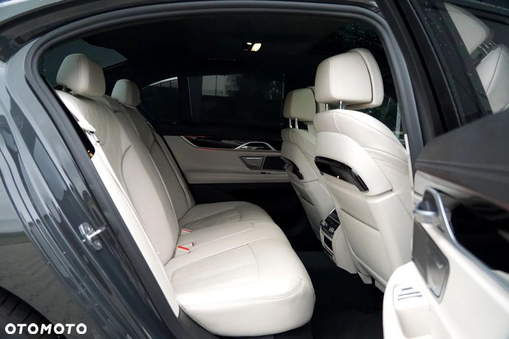 BMW Seria 7 750i xDrive sport - 20