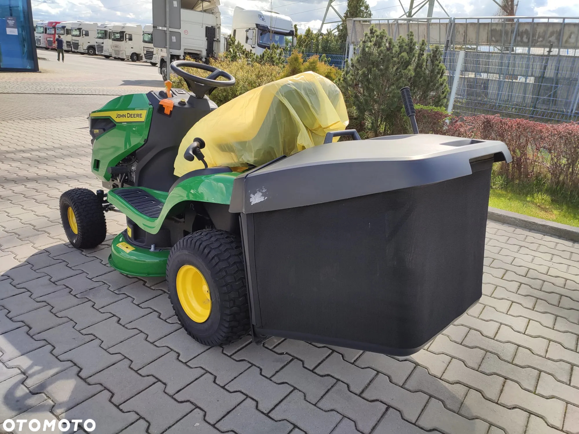 John Deere X117R - 2