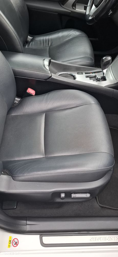 Toyota Avensis 2.0 Premium MS - 11