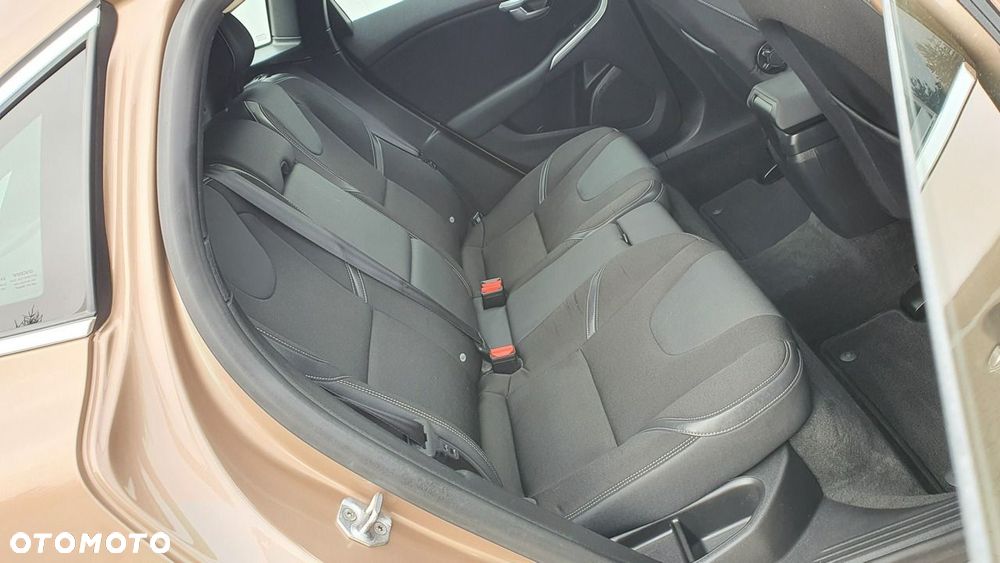 Volvo V40 D2 Momentum - 11