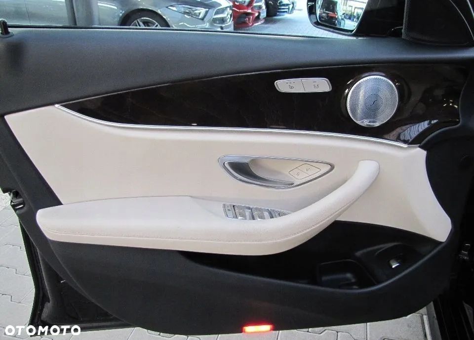 Mercedes-Benz Klasa E 300 d 9G-TRONIC - 25