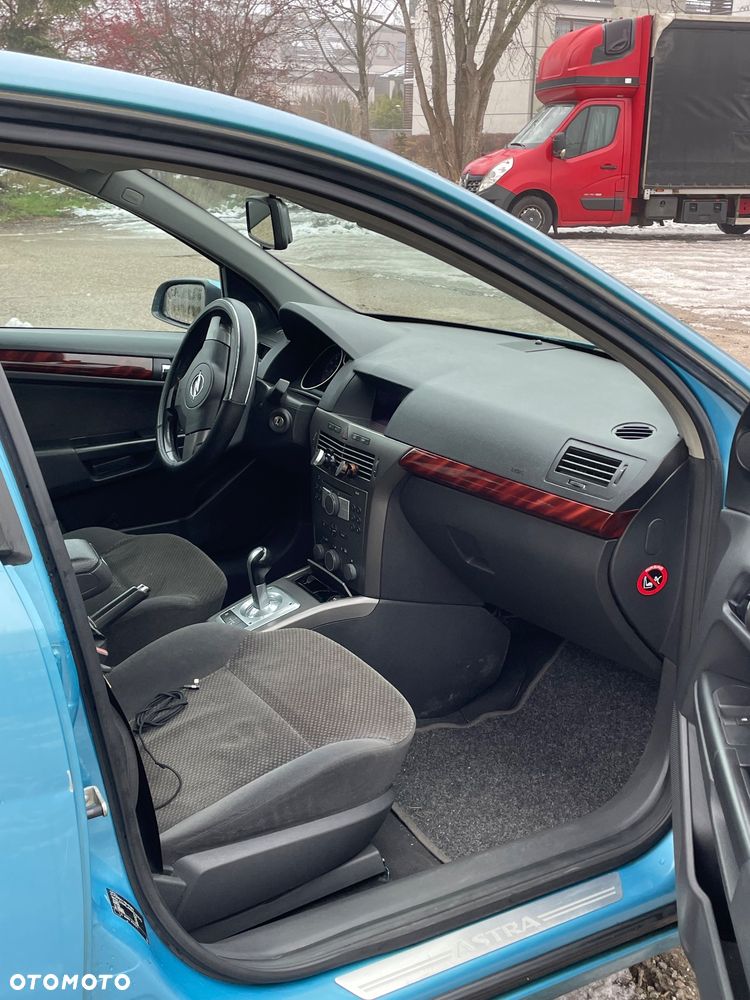 Opel Astra 1.6 Sport Easytronic - 17