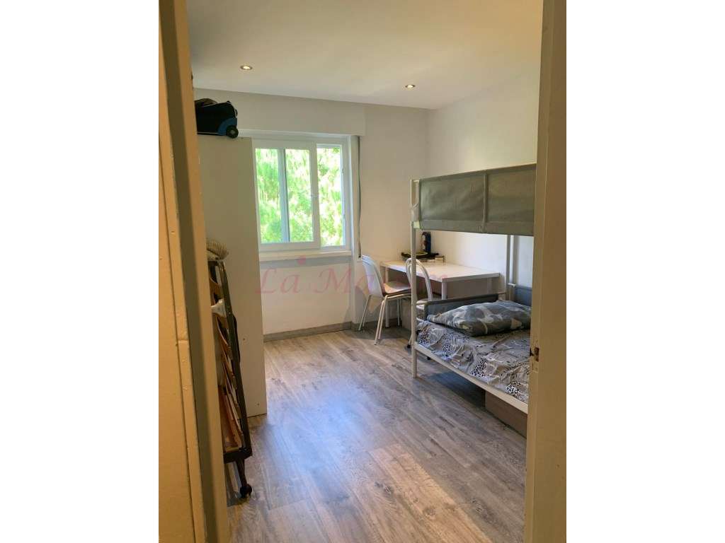 Apartamento T2 em Santo António dos Cavaleiros - Grande imagem: 2/16
