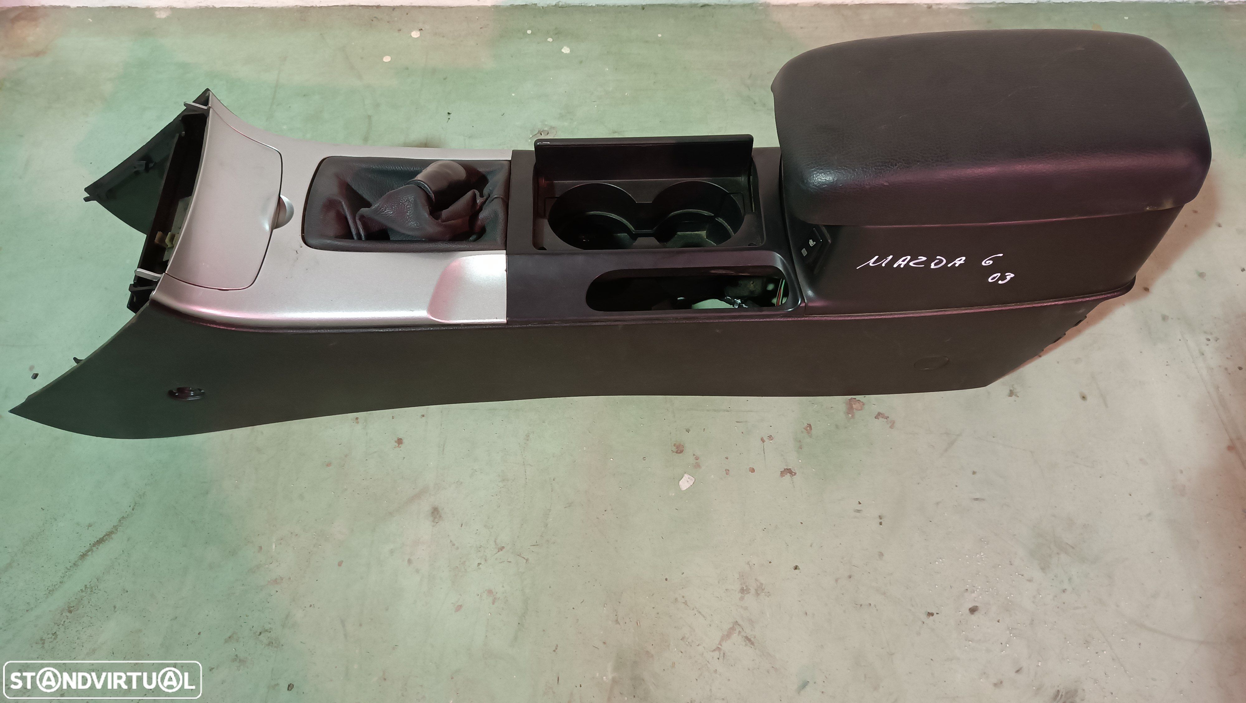 CONSOLA CENTRAL COM APOIO BRAÇO MAZDA 6 MK1 - 1