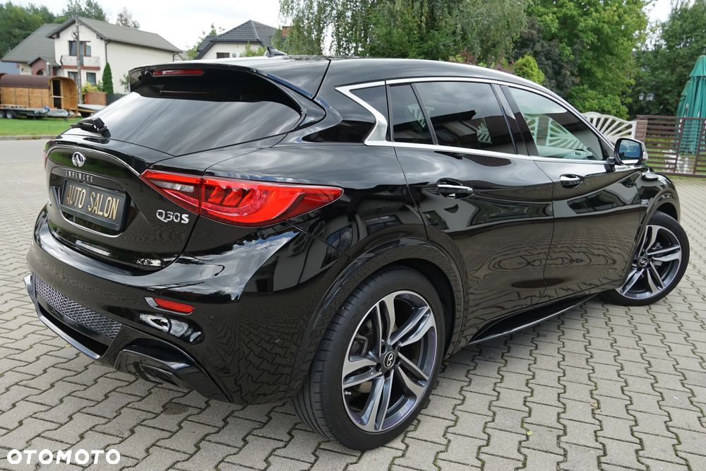 Infiniti Q30 2.0t DCT AWD Sport - 16