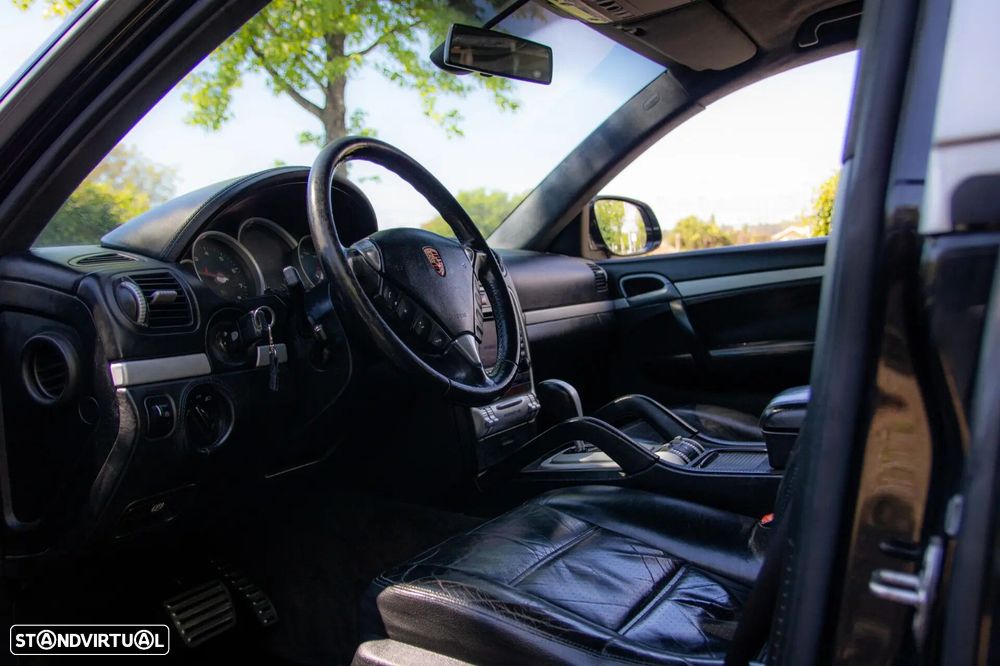 Porsche Cayenne Turbo - 18