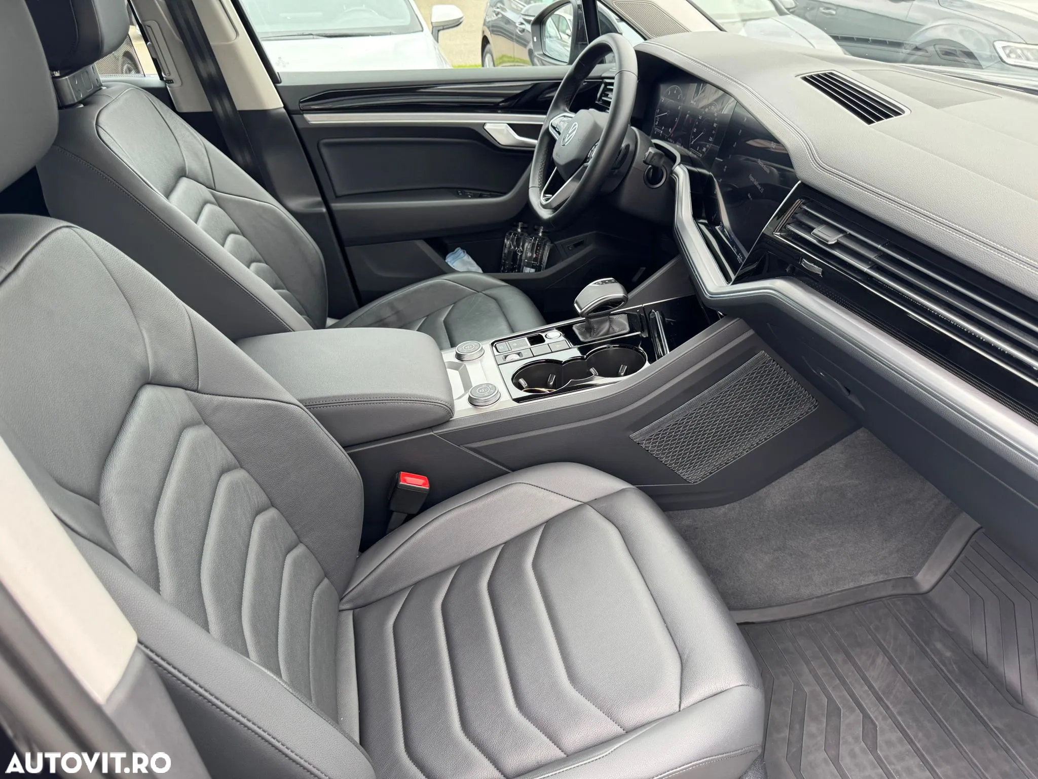 Volkswagen Touareg V6 TSI 4MOTION Elegance - 28