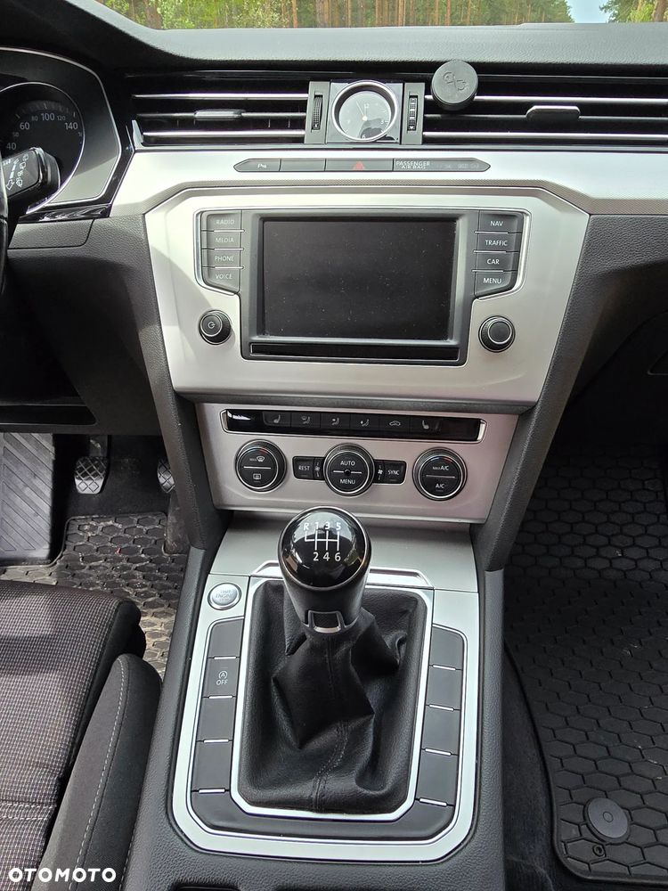 Volkswagen Passat 2.0 TDI (BlueMotion Technology) Comfortline - 15