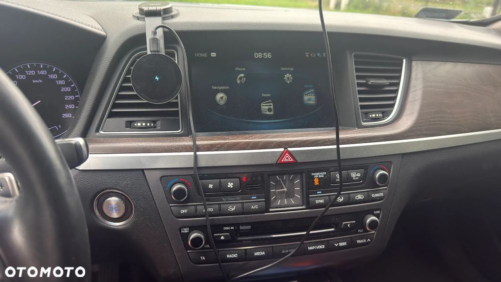 Hyundai Genesis - 11
