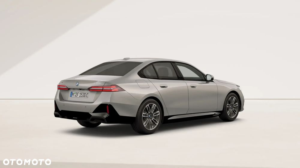 BMW Seria 5 550e xDrive PHEV - 3