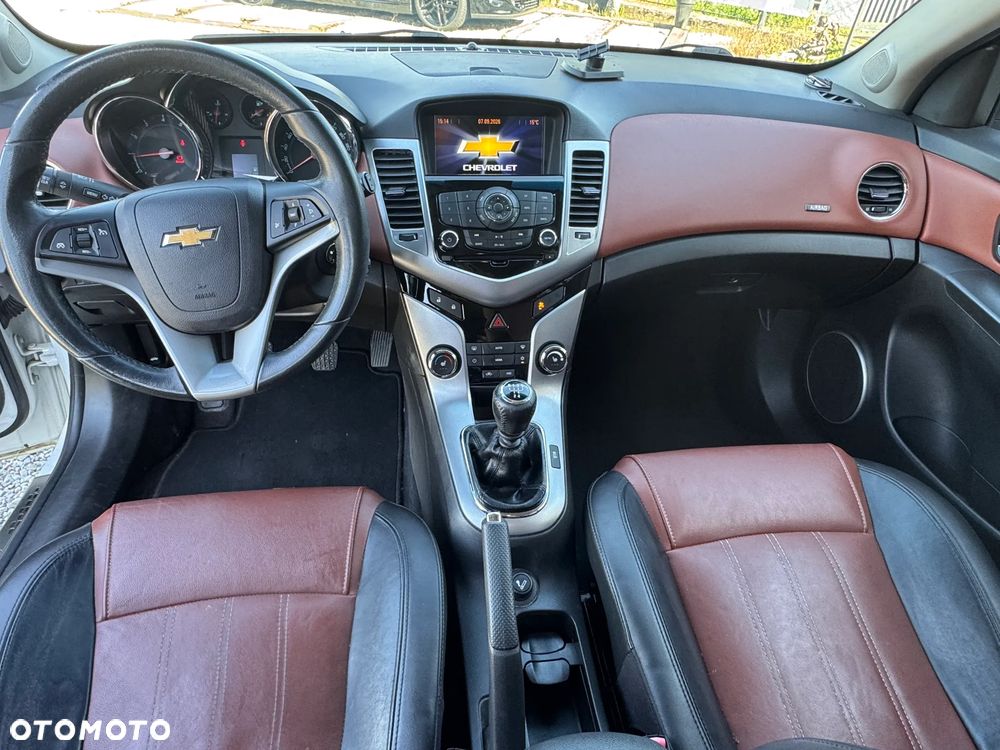 Chevrolet Cruze 1.8 LTZ+ - 10
