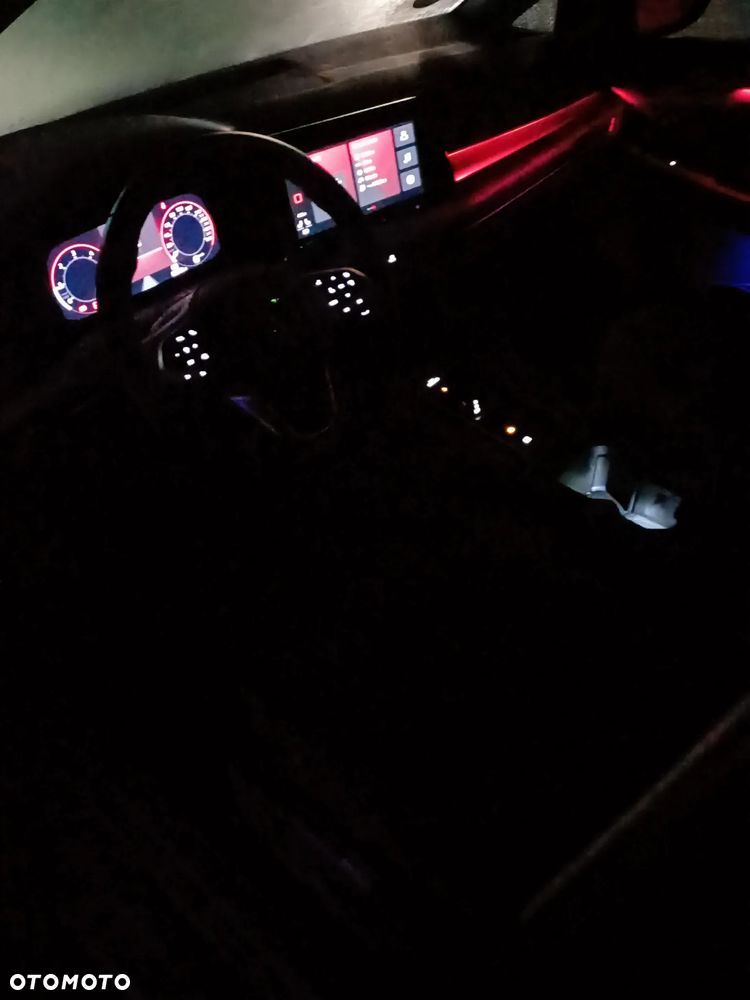 Volkswagen Golf - 22