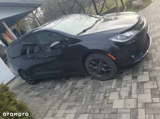 Chrysler Pacifica - 2