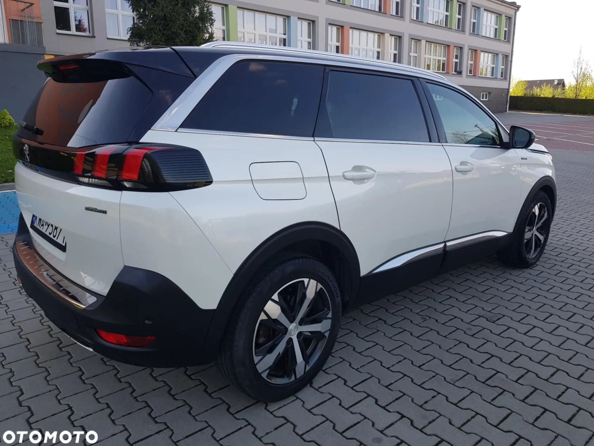 Peugeot 5008 - 8