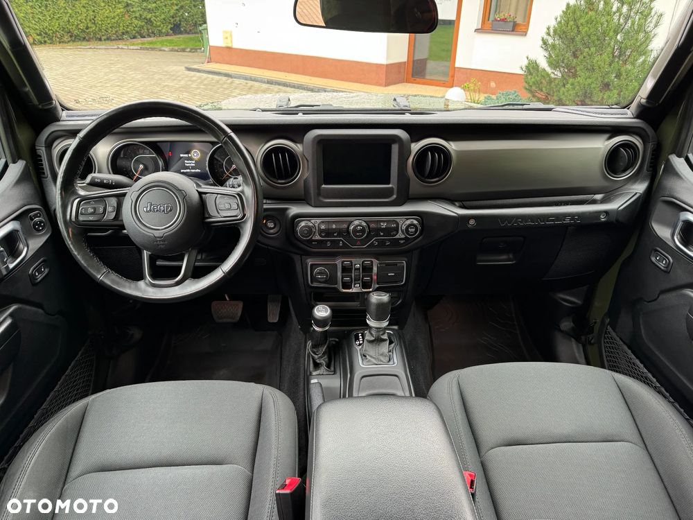 Jeep Wrangler - 12