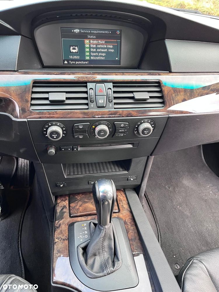 BMW Seria 5 545i - 16
