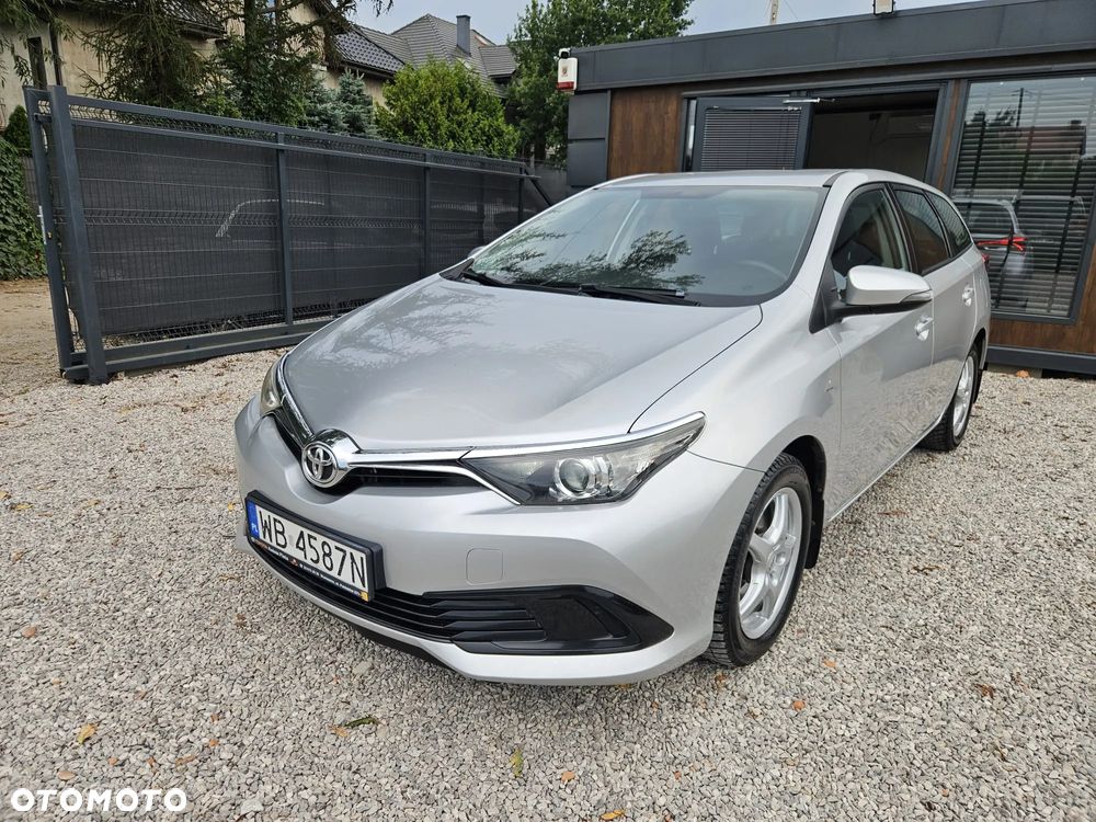 Toyota Auris 1.6 Premium - 1