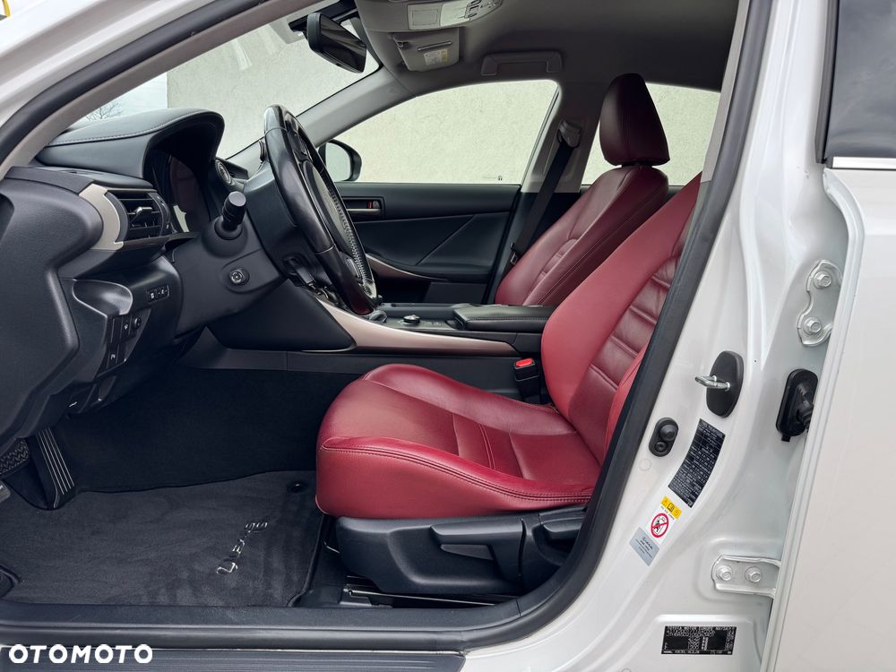 Lexus IS 200t / 300 Elegance - 15