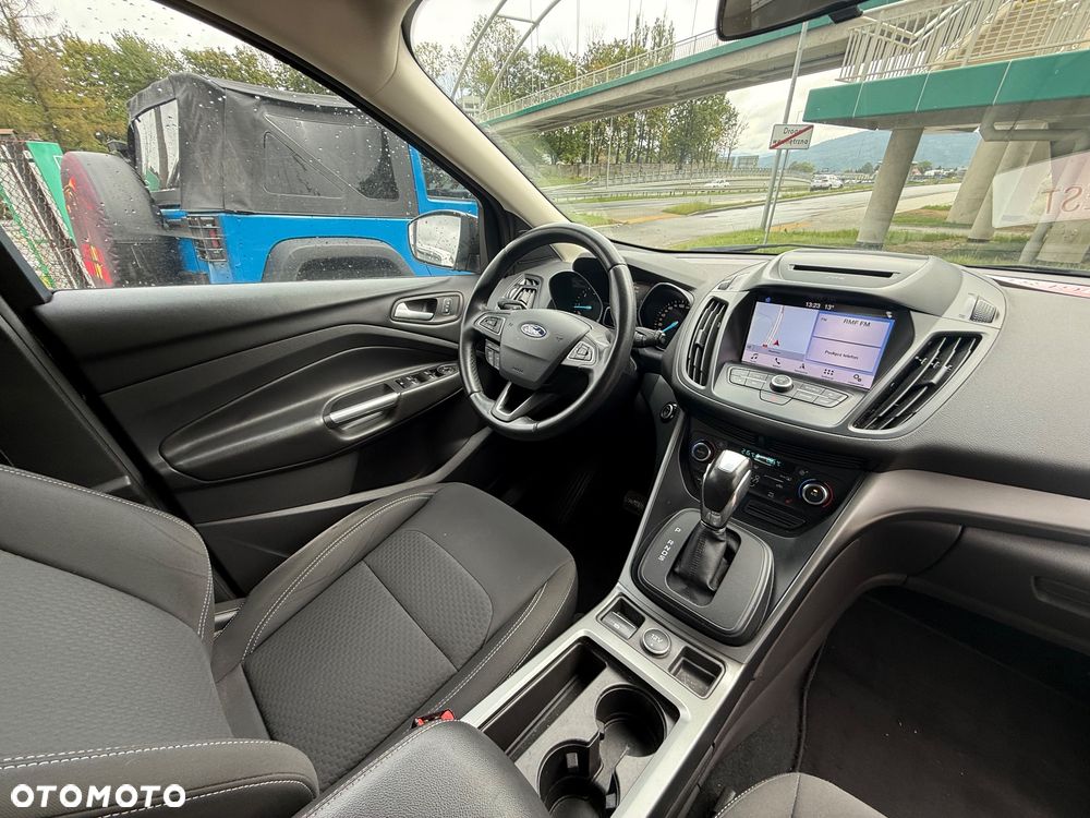 Ford Kuga 2.0 TDCi 2x4 Titanium - 24