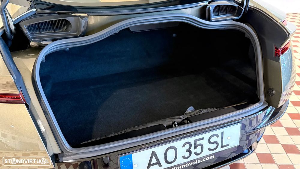 Aston Martin DB11 Coupé - 46