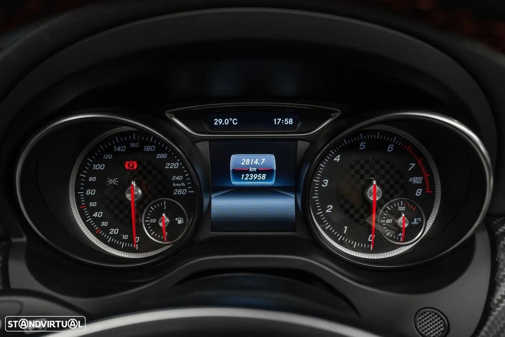 Mercedes-Benz A 180 AMG Line - 13