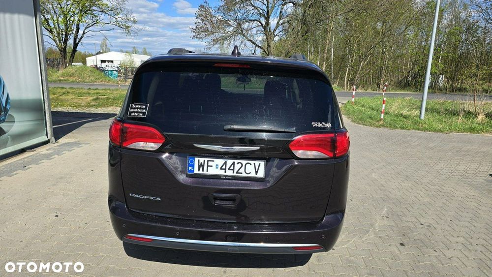 Chrysler Pacifica - 8