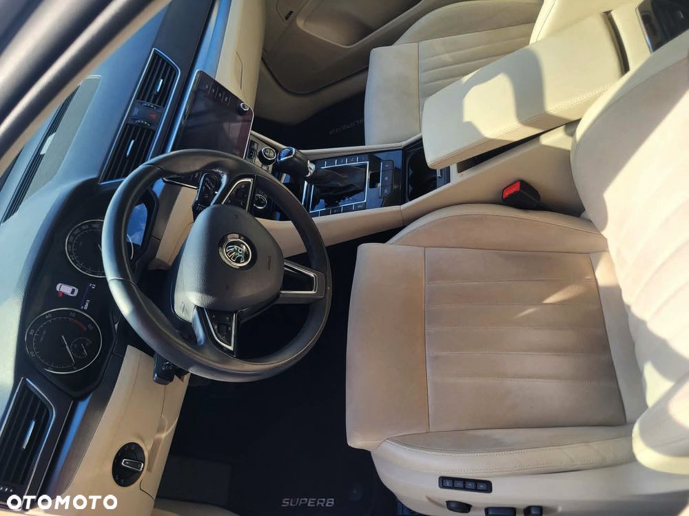 Skoda Superb 2.0 TDI DSG Premium Edition - 10