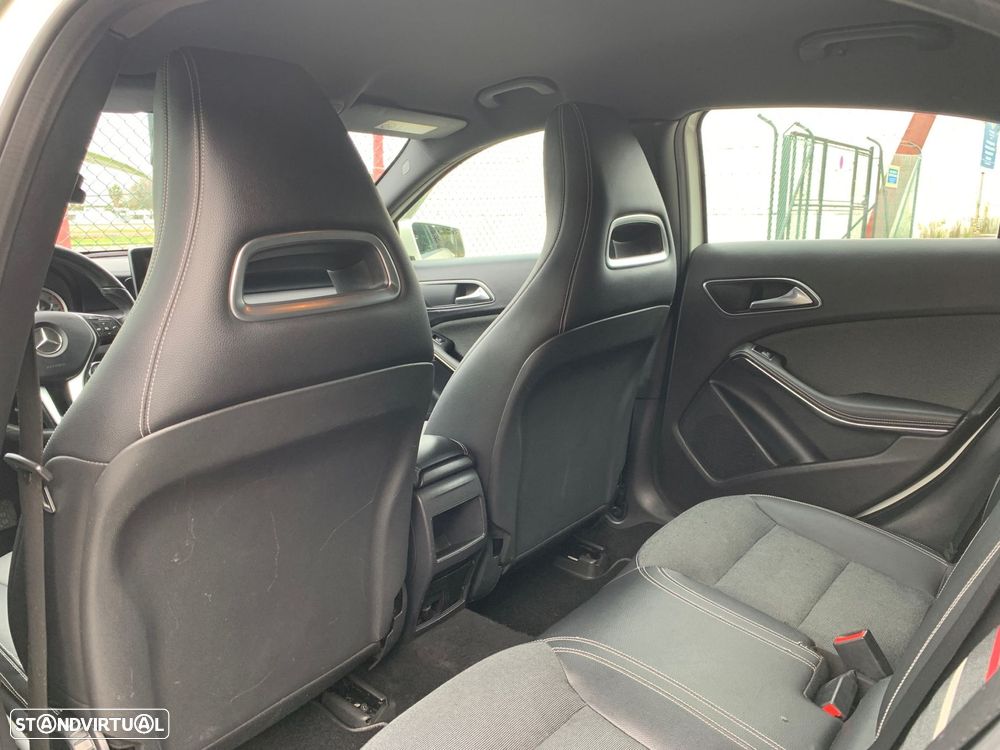 Mercedes-Benz A 180 d AMG Line - 49