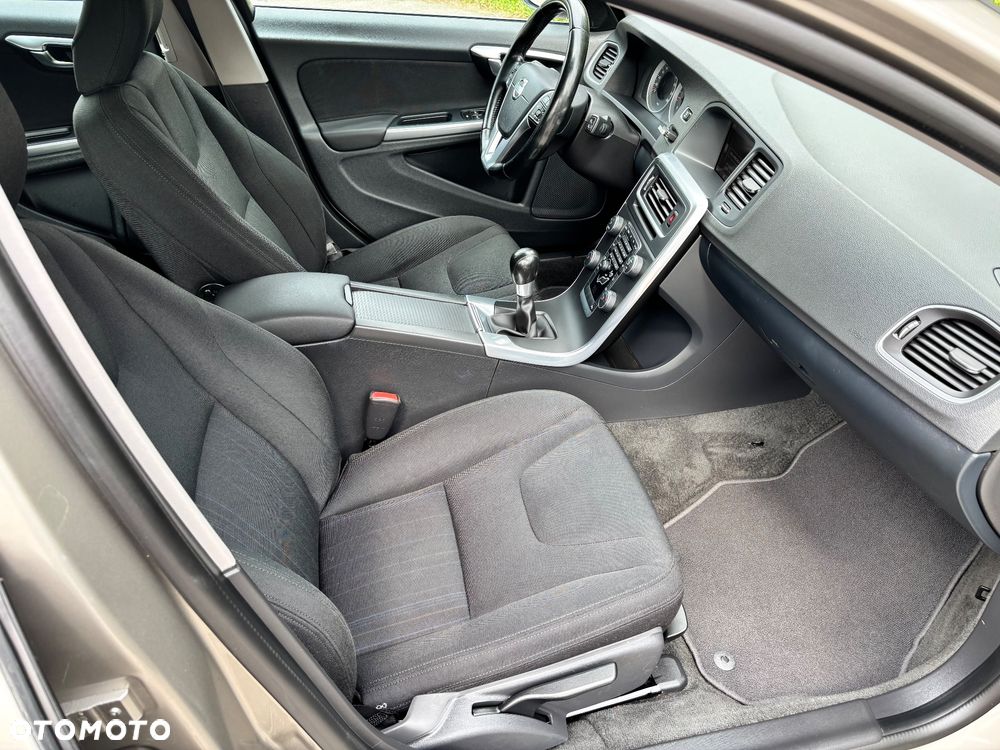 Volvo V60 D3 Momentum - 19