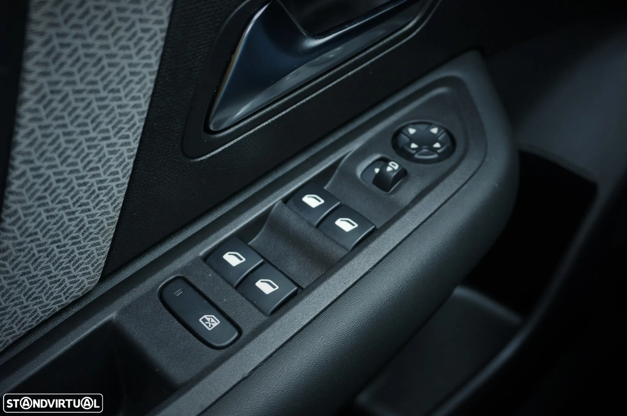Citroën C4 PureTech 130 Stop&Start SHINE - 25