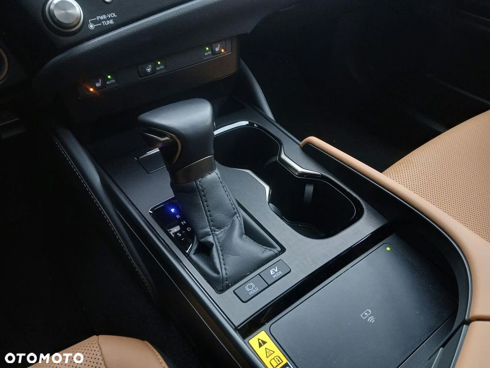 Lexus ES 300h Business Edition - 24