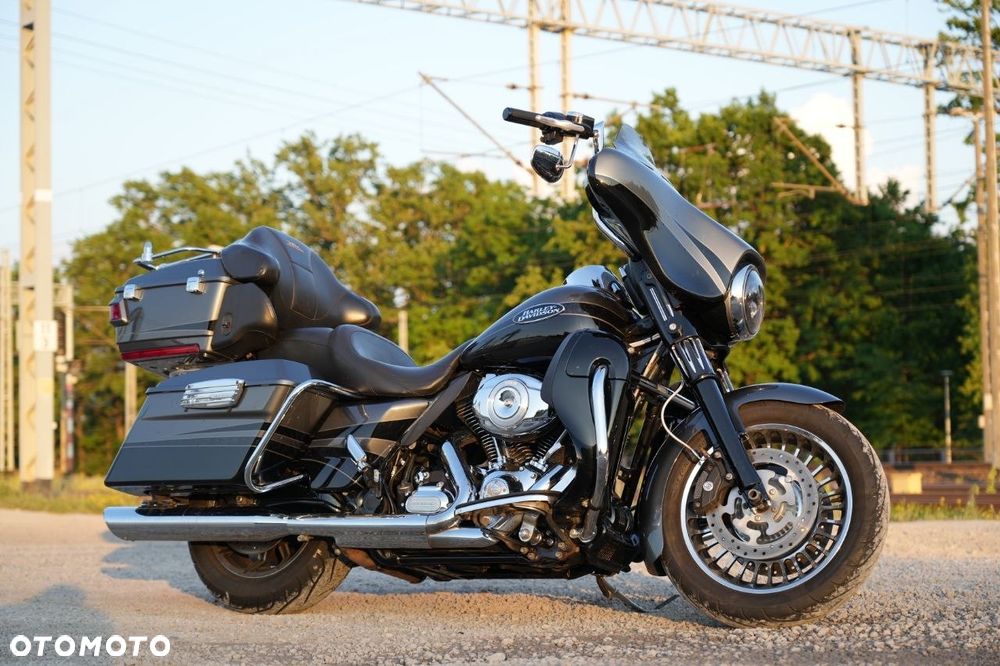 Harley-Davidson Touring Street Glide - 2
