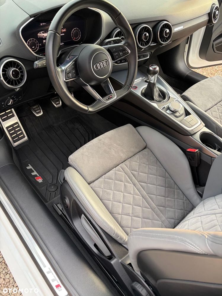 Audi TT S Coupé - 7