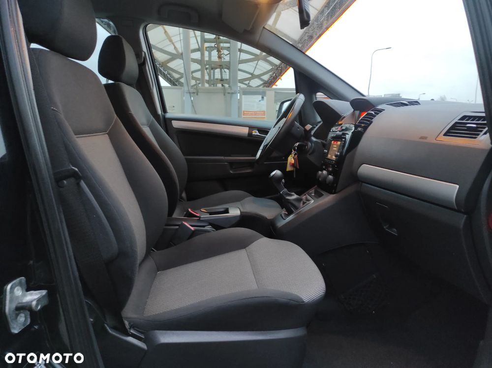 Opel Zafira 1.8 Navi - 24